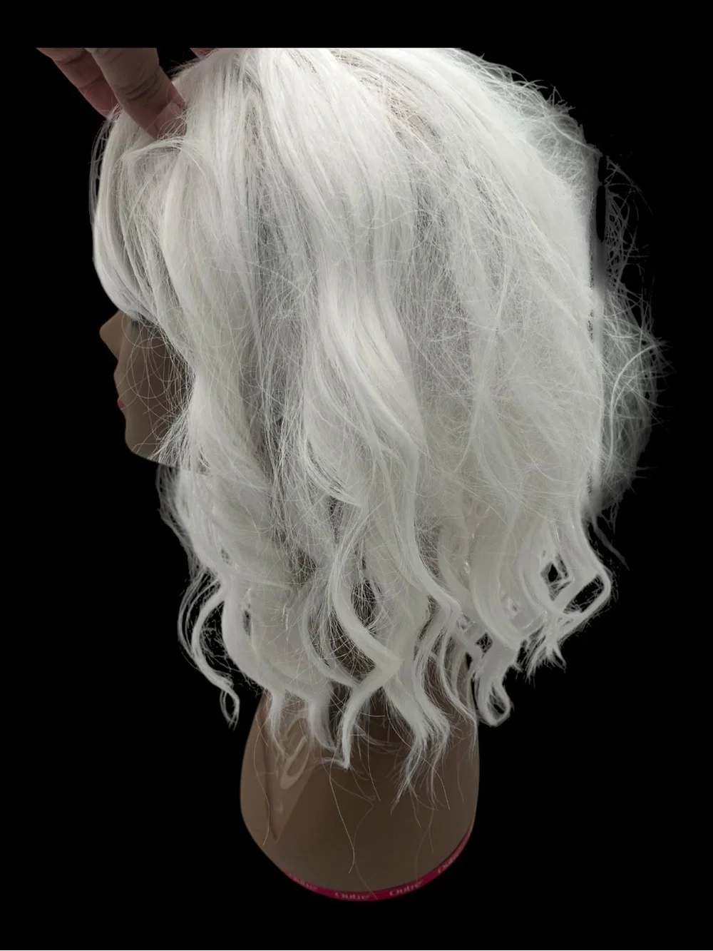 NWOT Women's White Short Wavy Synthetic Wig with Bangs Shoulder Length